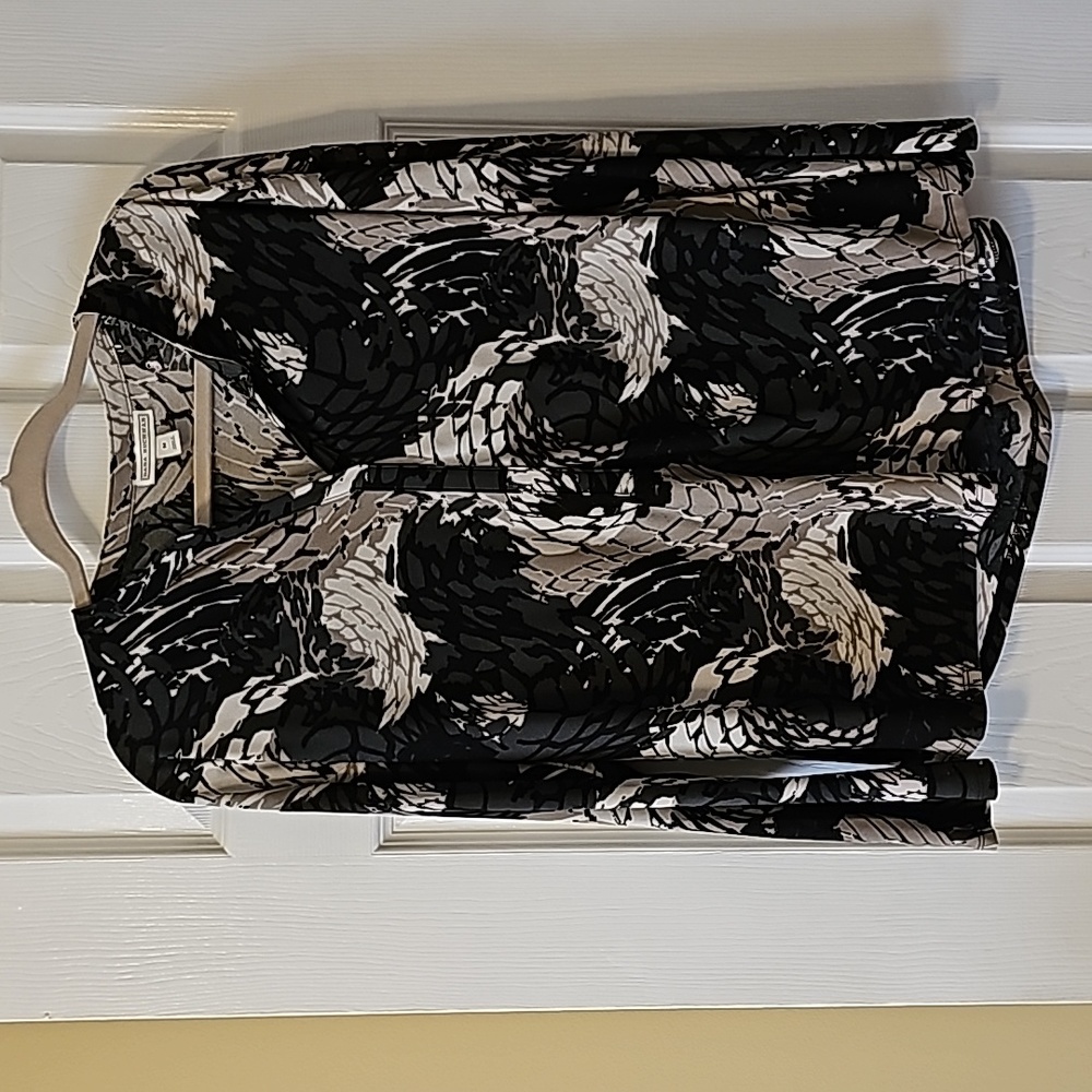 Dana Buchman M long sleeve blouse
